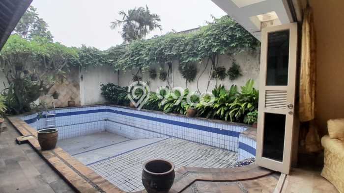 Rumah Mewah LB 353m2 Siap Huni Desain Elegan di Cipete, Jakarta Selatan Rumah Mewah LB 353m2 Siap Huni Desain Elegan di Cipete, Jakarta Selatan