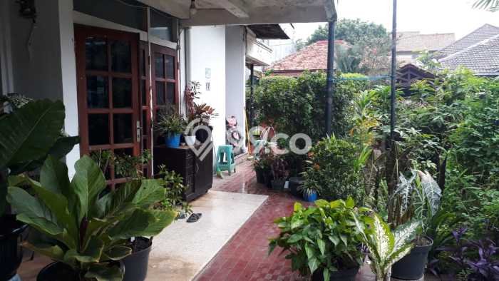 Siap Huni Rumah Mewah 5 Kamar di Kebayoran Lama Dekat ke Mana Pun Siap Huni Rumah Mewah 5 Kamar di Kebayoran Lama Dekat ke Mana Pun
