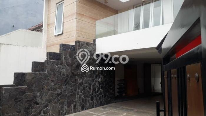 Dijual Rumah Premium dengan Fasilitas Sekitar Komplit di Kebayoran Lama, Jakarta Selatan Dijual Rumah Premium dengan Fasilitas Sekitar Komplit di Kebayoran Lama, Jakarta Selatan