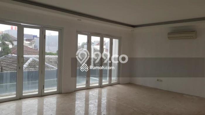Dijual Rumah Premium dengan Fasilitas Sekitar Komplit di Kebayoran Lama, Jakarta Selatan Dijual Rumah Premium dengan Fasilitas Sekitar Komplit di Kebayoran Lama, Jakarta Selatan