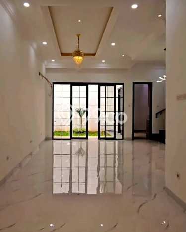 Dijual Rumah Luas Elegan Dengan View Cantik di Pondok Kelapa, Jakarta Timur Dijual Rumah Luas Elegan Dengan View Cantik di Pondok Kelapa, Jakarta Timur