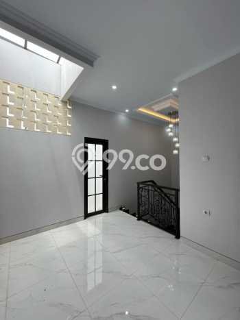 Rumah Modern Cantik 4 KT Bisa Langsung Pindah di Jagakarsa Rumah Modern Cantik 4 KT Bisa Langsung Pindah di Jagakarsa