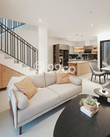 Rumah Elit Modern Siap Huni di Lebak Bulus Jakarta Selatan Rumah Elit Modern Siap Huni di Lebak Bulus Jakarta Selatan