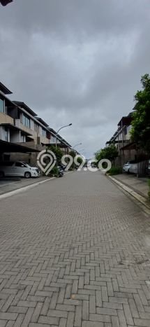 Rumah sewa siap pakai 4 Kamar Tidur di BSD City, Tangerang Rumah sewa siap pakai 4 Kamar Tidur di BSD City, Tangerang