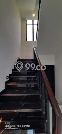 Rumah Mewah Siap Huni LT 200m2 di BSD, Tangerang Selatan Rumah Mewah Siap Huni LT 200m2 di BSD, Tangerang Selatan