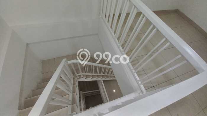 Dijual Rumah Luas Megah Dengan View Cantik di Taman Surya, Jakarta Barat Dijual Rumah Luas Megah Dengan View Cantik di Taman Surya, Jakarta Barat
