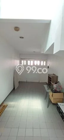 Disewakan! Rumah 4 Kamar Tidur &
3 Kamar Mandi di BSD Taman Giri Loka, Tangerang Disewakan! Rumah 4 Kamar Tidur &
3 Kamar Mandi di BSD Taman Giri Loka, Tangerang
