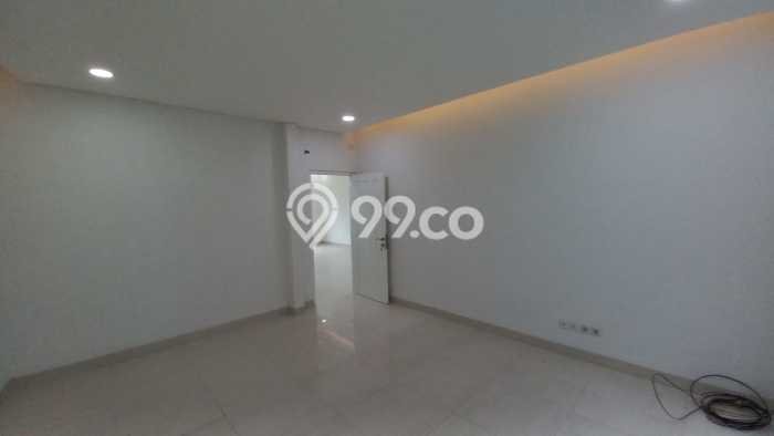 Dijual Rumah Luas Megah Dengan View Cantik di Taman Surya, Jakarta Barat Dijual Rumah Luas Megah Dengan View Cantik di Taman Surya, Jakarta Barat