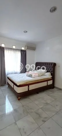 Disewakan! Rumah 4 Kamar Tidur &
3 Kamar Mandi di BSD Taman Giri Loka, Tangerang Disewakan! Rumah 4 Kamar Tidur &
3 Kamar Mandi di BSD Taman Giri Loka, Tangerang