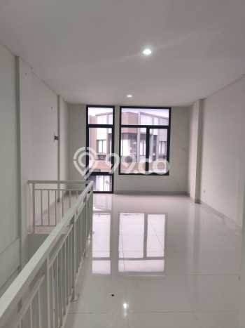 Unit Ruko Disewakan di BSD City di Area Ramai & Strategis Unit Ruko Disewakan di BSD City di Area Ramai & Strategis