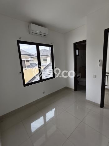 Disewakan! Rumah 3 Kamar Tidur &
2 Kamar Mandi di BSD Eminent, Tangerang Disewakan! Rumah 3 Kamar Tidur &
2 Kamar Mandi di BSD Eminent, Tangerang