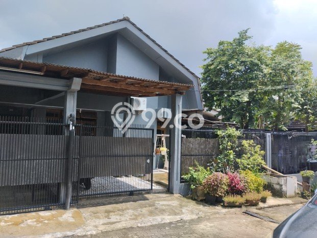 Rumah Modern Cantik 5 Kamar Siap Huni di Ciputat Rumah Modern Cantik 5 Kamar Siap Huni di Ciputat