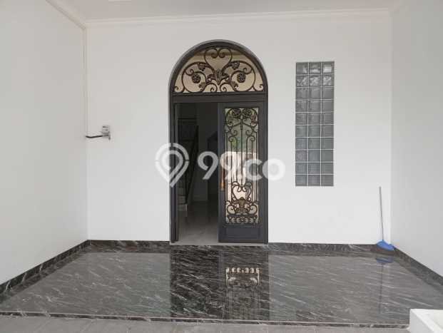 Rumah di Cilandak, Akses ke Pusat Kota, 4 KT, LT 200m2m² LB 170m2m² Rumah di Cilandak, Akses ke Pusat Kota, 4 KT, LT 200m2m² LB 170m2m²