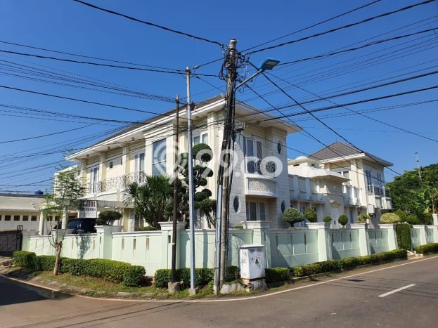 Siap Huni Rumah Mewah 8 Kamar di Duren Sawit Dekat ke Mana Pun Siap Huni Rumah Mewah 8 Kamar di Duren Sawit Dekat ke Mana Pun