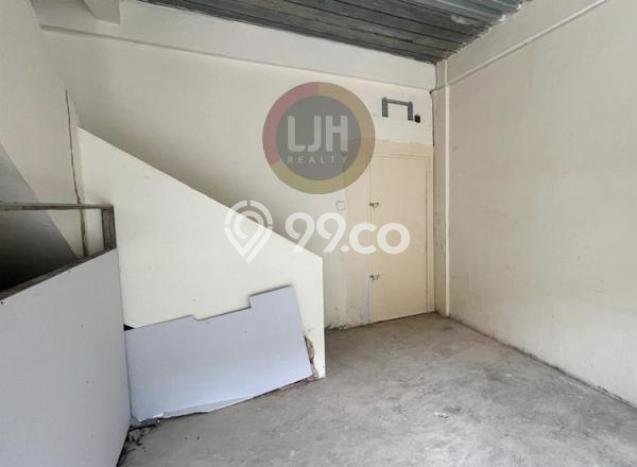 Dijual Ruko Area Komersial di , Luas 264m2m², Jalan Raya Dijual Ruko Area Komersial di , Luas 264m2m², Jalan Raya
