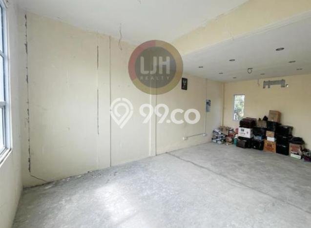 Dijual Ruko Area Komersial di , Luas 264m2m², Jalan Raya Dijual Ruko Area Komersial di , Luas 264m2m², Jalan Raya