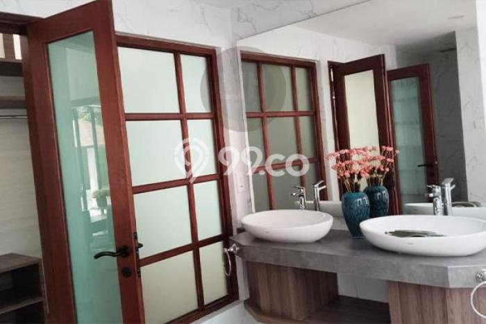 Vila di , Luas 353m2m², Akses Mudah Fasilitas Umum Vila di , Luas 353m2m², Akses Mudah Fasilitas Umum