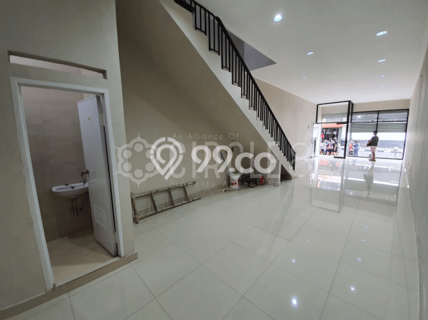 Ruko Strategis di , Luas 238m2m², Area Bisnis Ruko Strategis di , Luas 238m2m², Area Bisnis