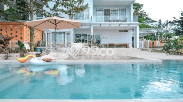 HARGA TERBAIK! Rumah Premium di , Luas 647m2m² Bangunan 550m2m² HARGA TERBAIK! Rumah Premium di , Luas 647m2m² Bangunan 550m2m²