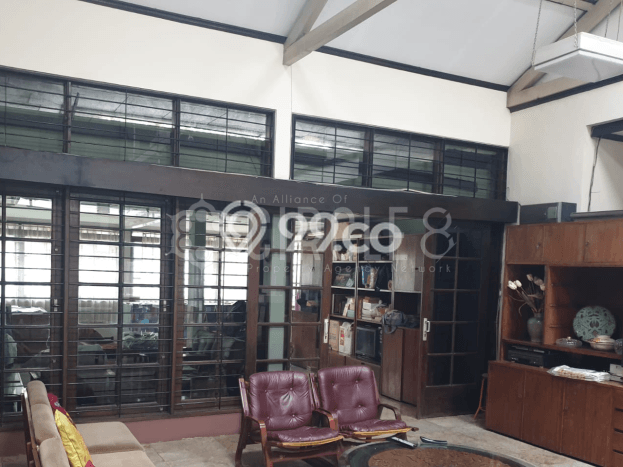 Rumah Area Strategis di Coblong, Bandung, LT 1738m2m² Bangunan 950m2m² Rumah Area Strategis di Coblong, Bandung, LT 1738m2m² Bangunan 950m2m²