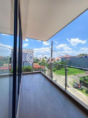 Rumah Strategis di Ciputat, Tangerang Selatan, LT 160m² LB 200m² - HARGA NEGO! Rumah Strategis di Ciputat, Tangerang Selatan, LT 160m² LB 200m² - HARGA NEGO!