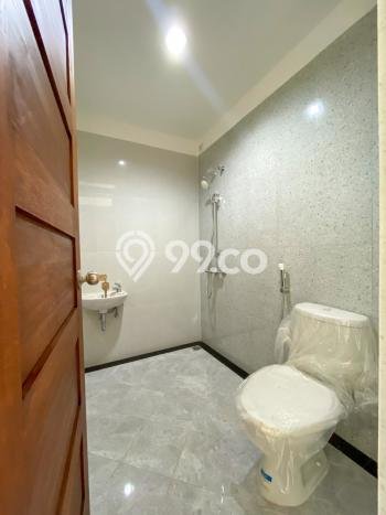 Rumah Strategis di Ciputat, Tangerang Selatan, LT 160m² LB 200m² - HARGA NEGO! Rumah Strategis di Ciputat, Tangerang Selatan, LT 160m² LB 200m² - HARGA NEGO!