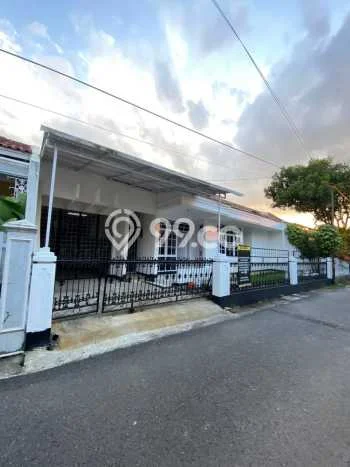 Rumah Modern 7 KT LT 221m2 di Buah Batu Rumah Modern 7 KT LT 221m2 di Buah Batu