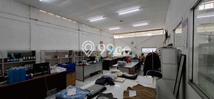 Area Ramai! Pabrik Dijual di Batujajar untuk Bisnis Luas Bangunan 2500m2 Area Ramai! Pabrik Dijual di Batujajar untuk Bisnis Luas Bangunan 2500m2