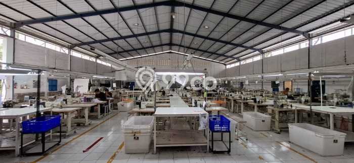 Area Ramai! Pabrik Dijual di Batujajar untuk Bisnis Luas Bangunan 2500m2 Area Ramai! Pabrik Dijual di Batujajar untuk Bisnis Luas Bangunan 2500m2