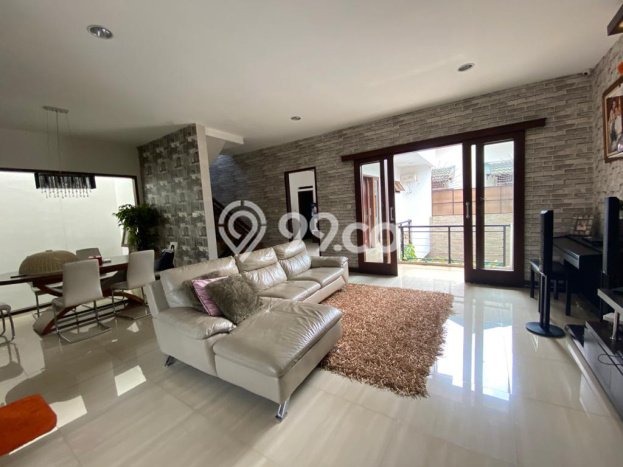 Jual Rumah Mewah Elegan Dengan View Cantik di Sektor 9-Bintaro, Tangerang Selatan Jual Rumah Mewah Elegan Dengan View Cantik di Sektor 9-Bintaro, Tangerang Selatan