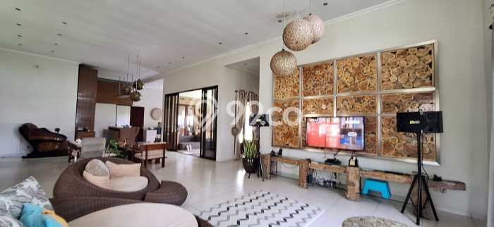 Rumah Elit LB 348m2 Siap Pakai Desain Elegan di Kota Baru Parahyangan, Bandung Rumah Elit LB 348m2 Siap Pakai Desain Elegan di Kota Baru Parahyangan, Bandung