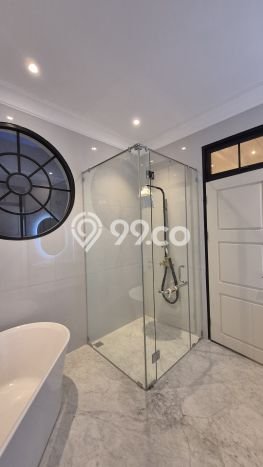 For Sale! Luxury House LT 375m2 Desain Modern di Babatan For Sale! Luxury House LT 375m2 Desain Modern di Babatan