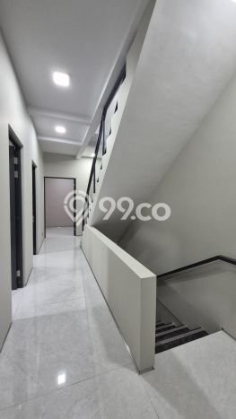 Rumah Elit LB 260m2 Siap Pakai Desain Elegan di Citraland, Surabaya Rumah Elit LB 260m2 Siap Pakai Desain Elegan di Citraland, Surabaya