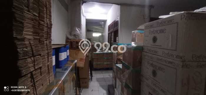 Ruko Kawasan Laweyan, Luas 210m², Disewakan, Pusat Komersial, Siap Operasional Ruko Kawasan Laweyan, Luas 210m², Disewakan, Pusat Komersial, Siap Operasional