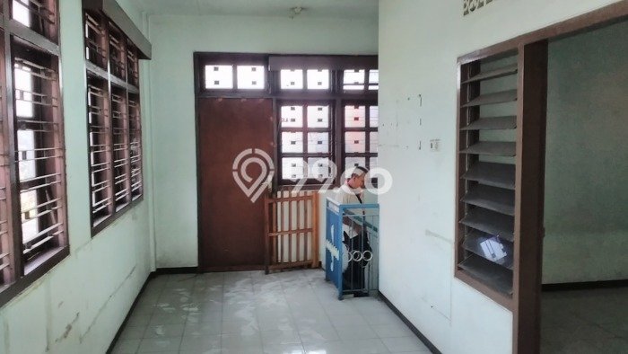 Ruko Kawasan Laweyan, Luas 210m², Disewakan, Pusat Komersial, Siap Operasional Ruko Kawasan Laweyan, Luas 210m², Disewakan, Pusat Komersial, Siap Operasional