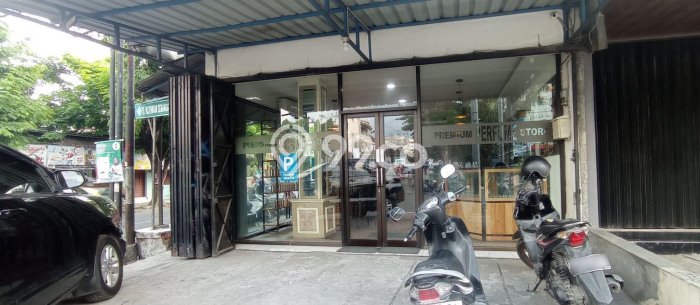 Ruko Kawasan Laweyan, Luas 210m², Disewakan, Pusat Komersial, Siap Operasional Ruko Kawasan Laweyan, Luas 210m², Disewakan, Pusat Komersial, Siap Operasional