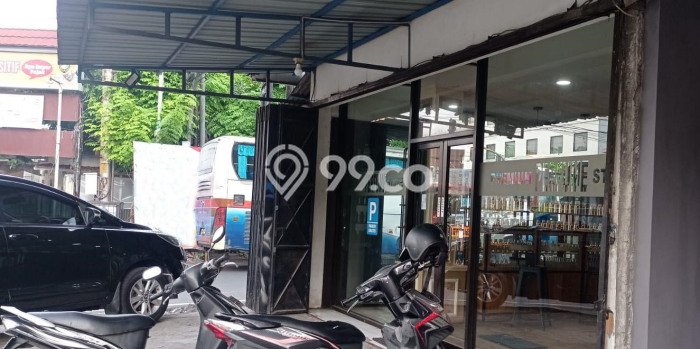 Ruko Kawasan Laweyan, Luas 210m², Disewakan, Pusat Komersial, Siap Operasional Ruko Kawasan Laweyan, Luas 210m², Disewakan, Pusat Komersial, Siap Operasional