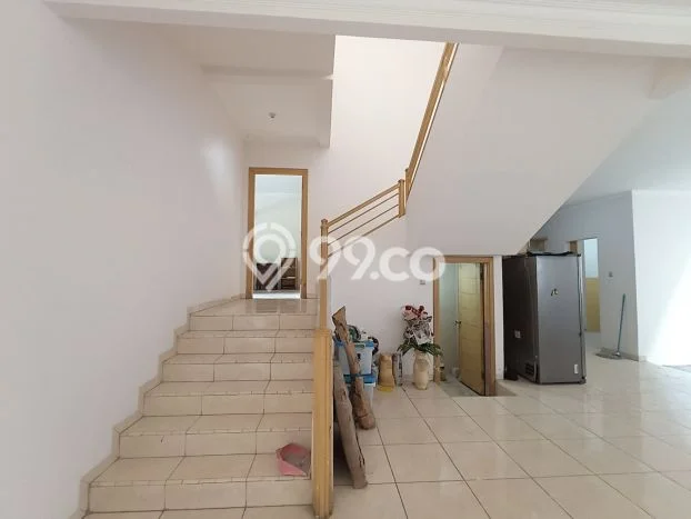 Rumah Mewah LB 286m2 Siap Pakai Desain Elegan di Cinere, Jakarta Selatan Rumah Mewah LB 286m2 Siap Pakai Desain Elegan di Cinere, Jakarta Selatan