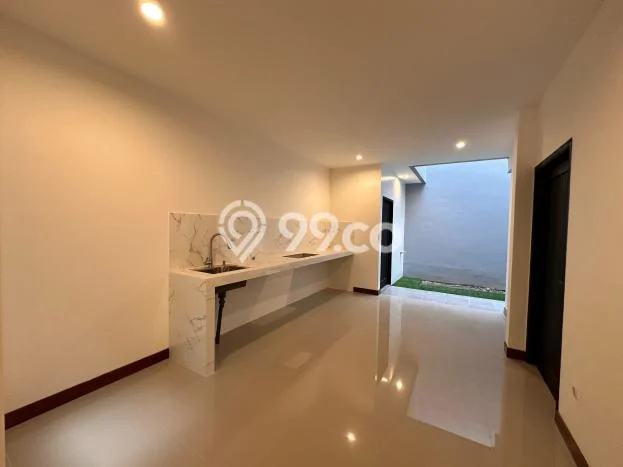 Rumah Mewah LB 255m2 Siap Pakai Desain Elegan di Cinere, Jakarta Selatan Rumah Mewah LB 255m2 Siap Pakai Desain Elegan di Cinere, Jakarta Selatan