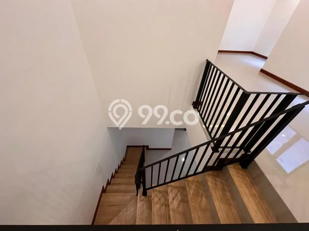 Rumah Mewah LB 255m2 Siap Pakai Desain Elegan di Cinere, Jakarta Selatan Rumah Mewah LB 255m2 Siap Pakai Desain Elegan di Cinere, Jakarta Selatan