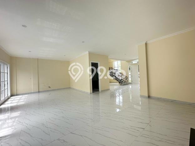 Dijual Rumah Luas Elegan Dengan View Eksklusif di Cinere, Jakarta Selatan Dijual Rumah Luas Elegan Dengan View Eksklusif di Cinere, Jakarta Selatan