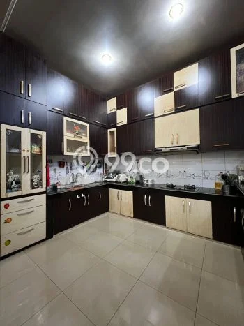 Siap Huni Rumah Mewah 5 Kamar di Medan Perjuangan Dekat ke Mana Saja Siap Huni Rumah Mewah 5 Kamar di Medan Perjuangan Dekat ke Mana Saja