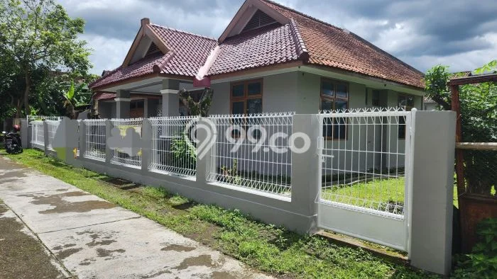 Rumah Elit Modern Tanpa Renovasi di Maguwoharjo Yogyakarta Rumah Elit Modern Tanpa Renovasi di Maguwoharjo Yogyakarta