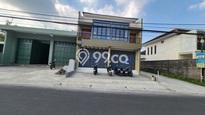 KAWASAN KOMERSIAL! Ruko Disewakan di Ngemplak, Luas 74m2m², Lokasi Premium KAWASAN KOMERSIAL! Ruko Disewakan di Ngemplak, Luas 74m2m², Lokasi Premium