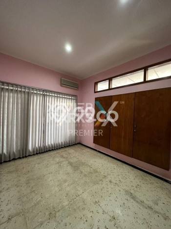 Lokasi strategis! Rumah siap huni dikontrakkan di Klojen LB 200m2 Lokasi strategis! Rumah siap huni dikontrakkan di Klojen LB 200m2