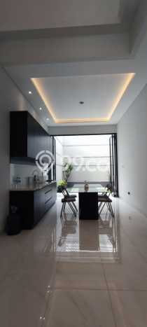 Ready to Use! Luxury House LT 175m2 Desain Elegan di Setra Duta Ready to Use! Luxury House LT 175m2 Desain Elegan di Setra Duta