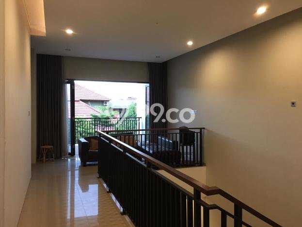 Siap Huni Rumah Mewah 5 Kamar di Antapani Dekat ke Mana Pun Siap Huni Rumah Mewah 5 Kamar di Antapani Dekat ke Mana Pun