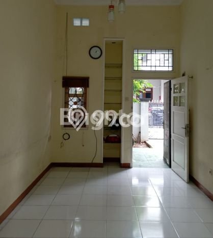 For Sale Hunian Rumah Terawat 5 Kamar di Poris, Tangerang For Sale Hunian Rumah Terawat 5 Kamar di Poris, Tangerang