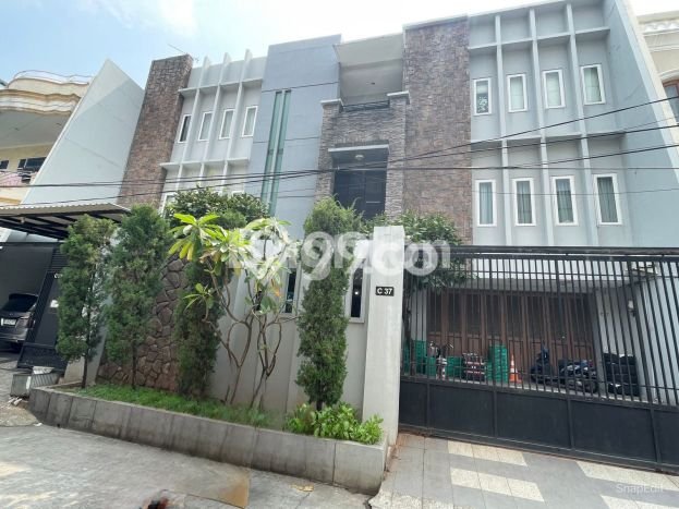 Ready to Use! Premium House LT 360m2 Desain Elegan di Jelambar Ready to Use! Premium House LT 360m2 Desain Elegan di Jelambar
