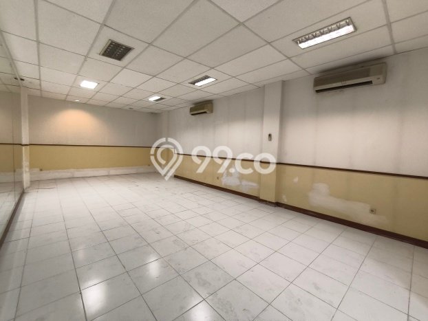 Ruko Dijual di Prime Area Jakarta Barat Luas 235m2 Ruko Dijual di Prime Area Jakarta Barat Luas 235m2